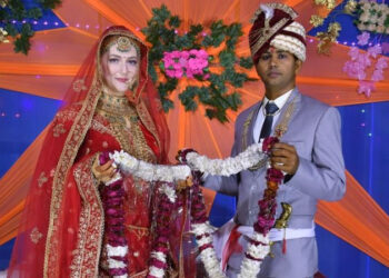 ಪ್ರಿಯಕರನನ್ನು ಮದುವೆಯಾಗಲು 6,000 ಕಿ.ಮೀ ದೂರ ಬಂದ ಪ್ರೇಯಸಿ: ಈ ಫೇಸ್ ಬುಕ್ ಲವ್ ಸ್ಟೋರಿ ಸಾಮಾಜಿಕ ಜಾಲತಾಣದಲ್ಲಿ ವೈರಲ್ !