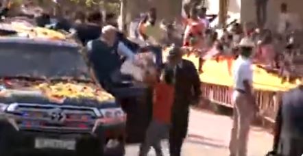 ಭಾರೀ ಭದ್ರತೆ ನಡುವೆ ಪ್ರಧಾನಿ ಮೋದಿಗೆ ಹಾರ ಹಾಕಿದ ಬಾಲಕನಿಗೆ ಸನ್ಮಾನ,ಸೋಶಿಯಲ್ ಮೀಡಿಯಾದಲ್ಲಿ ವೈರಲ್ ಆದ ಈ ಬಾಲಕ ಯಾರು?