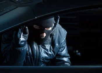 ಬೆಂಗಳೂರಿನಲ್ಲಿ ವಿಚಿತ್ರ ದರೋಡೆ ದಂಧೆ, ರಾತ್ರಿ ವೇಳೆ ಒಂಟಿ ವಾಹನ ಚಾಲಕರೇ ಇವರ ಟಾರ್ಗೆಟ್! – ವಿಡಿಯೋ ನೋಡಿ