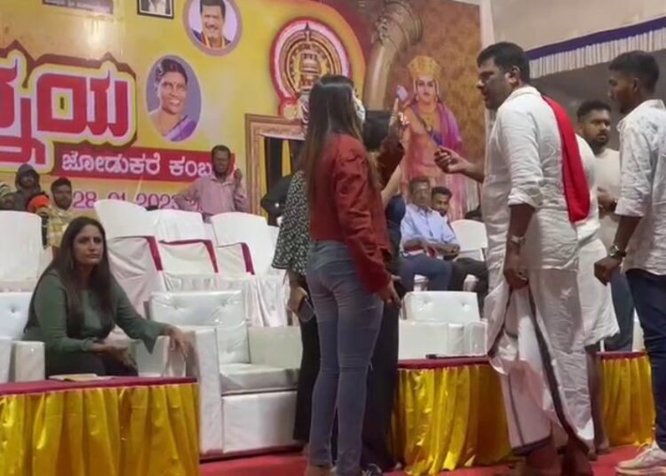 ಬಿಗ್ ಬಾಸ್ ಖ್ಯಾತಿಯ ಸಾನ್ಯಾ ಅಯ್ಯರ್ ಗೆ ಪುತ್ತೂರು ಕಂಬಳದಲ್ಲಿ ಕಪಾಳಮೋಕ್ಷ, ಜುಟ್ಟು ಹಿಡಿದವನಿಗೆ ಸಾರ್ವಜನಿಕರಿಂದ ಗೂಸಾ