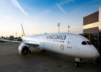 ಹಾರುತ್ತಿರುವ ವಿಮಾನದೊಳಗೆ ಅರೆಬೆತ್ತಲೆಯಾಗಿ ಓಡಾಡಿದ ಮಹಿಳೆ..!