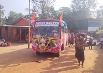 ಕಲ್ಲುಗುಂಡಿ: ಶ್ರೀಅಯ್ಯಪ್ಪ ಸ್ವಾಮಿ ದರ್ಶನಕ್ಕೆ ಮಾಲಾಧಾರಿಗಳ ಯಾತ್ರೆ