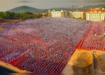 ಆಳ್ವಾಸ್ ನಲ್ಲಿ  ಏಕಕಾಲಕ್ಕೆ 27000ಕ್ಕೂ ಅಧಿಕ ವಿದ್ಯಾರ್ಥಿಗಳಿಂದ ಯೋಗಥಾನ್, ಗಿನ್ನಿಸ್ ದಾಖಲೆ ಸೇರಿದ ಕರ್ನಾಟಕ,ರಾಜಸ್ಥಾನದ ದಾಖಲೆ ಮುರಿದ ರಾಜ್ಯ!  