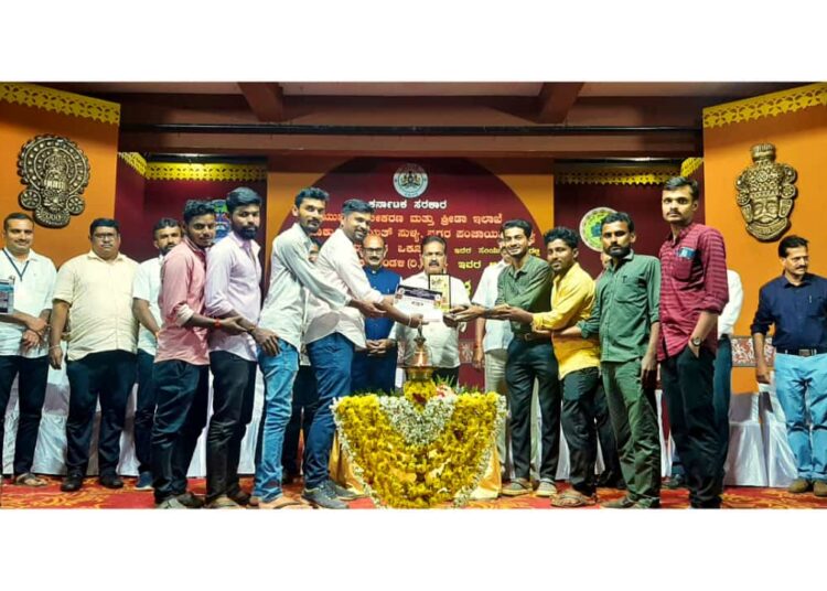 ದ. ಕ. ಜಿಲ್ಲಾ ಮಟ್ಟದ  ಯುವಜನ ಮೇಳ ಮೆರವಣಿಗೆಯಲ್ಲಿ  ಸ್ಪಂದನ ಗೆಳೆಯರ ಬಳಗಕ್ಕೆ ಪ್ರಥಮ ಸ್ಥಾನ