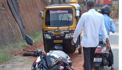 ಶಾಲೆಗೆಂದು ರಸ್ತೆ ಬದಿ ಅಟೋಗೆ ಕಾಯುತ್ತಿದ್ದ ಬಾಲಕಿಗೆ ಬೈಕ್ ಡಿಕ್ಕಿ:ಗಂಭೀರ ಗಾಯ