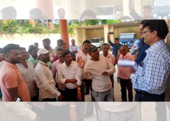 ಕುಡಿಯುವ ನೀರು ಒದಗಿಸುವಂತೆ ಗ್ರಾಮಸ್ಥರ ಪ್ರತಿಭಟನೆ