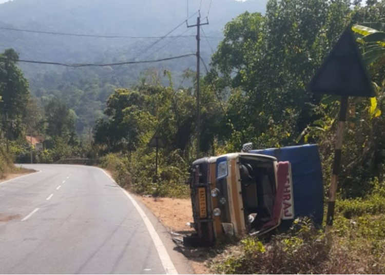 ಸುಳ್ಯದ ದೋಸ್ತ್ ವಾಹನಕ್ಕೆ ಕಾರು ಡಿಕ್ಕಿ,ಮಡಿಕೇರಿಯಲ್ಲಿ ನಡೆದ ಘಟನೆ,ಒಬ್ಬರಿಗೆ ಗಾಯ