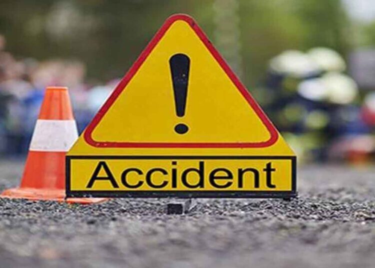 ಬಸ್‌- ಕಾರು ಡಿಕ್ಕಿಯಾಗಿ 30 ಮಂದಿ ಸಾವು