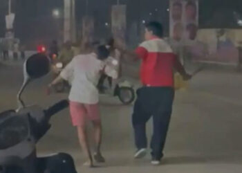 16ರ ಯುವತಿಗೆ ಚೂರಿ ಇರಿದು – ಜುಟ್ಟು ಹಿಡಿದು ರಸ್ತೆಯಲ್ಲಿ ಎಳೆದೊಯ್ದ ವ್ಯಕ್ತಿ ! ತನಿಖೆಯಲ್ಲಿ ಬಯಲಾಯ್ತು ರಹಸ್ಯ..!