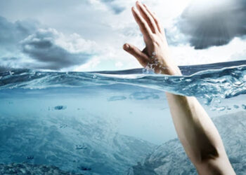 ನದಿಯಲ್ಲಿ ಮುಳುಗುತ್ತಿದ್ದವನನ್ನು ರಕ್ಷಿಸಿದ 8ರ ಬಾಲಕ !