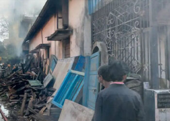 ಮಡಿಕೇರಿ: ಫರ್ನಿಚರ್ ಗೋದಾಮಿನಲ್ಲಿ ಅಗ್ನಿ ಅವಘಡ ! ಸತತ 7 ಗಂಟೆಗಳ ಕಾರ್ಯಾಚರಣೆ ನಂತರವೂ ಆರದ ಬೆಂಕಿ..!