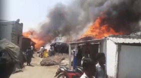 ವಿದ್ಯುತ್ ತಂತಿ ತಗುಲಿ ನೂರಾರು ಮನೆಗಳು ಭಸ್ಮ