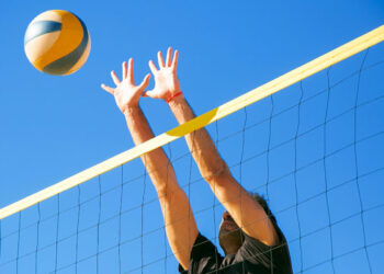 ವಾಲಿಬಾಲ್‌ ಆಡುತ್ತಿದ್ದಾಗ ಮೈದಾನದಲ್ಲೇ ಕುಸಿದು ಯುವಕ ದುರಂತ ಅಂತ್ಯ