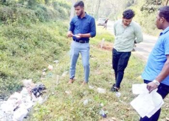 ರಸ್ತೆ ಬದಿ ತ್ಯಾಜ್ಯ ಎಸೆದವರಿಗೆ10000 ರೂ. ದಂಡ ವಿಧಿಸಿದ ಪಂಚಾಯತ್‌