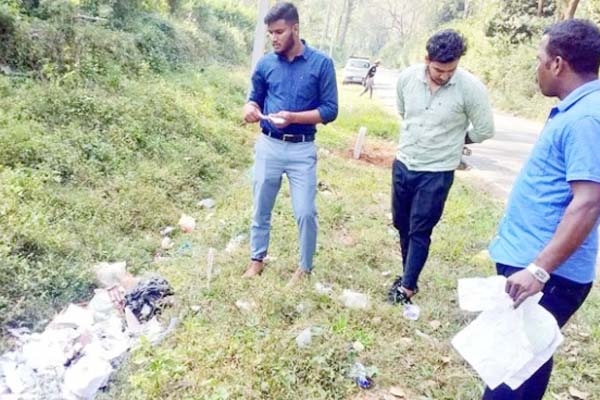 ರಸ್ತೆ ಬದಿ ತ್ಯಾಜ್ಯ ಎಸೆದವರಿಗೆ10000 ರೂ. ದಂಡ ವಿಧಿಸಿದ ಪಂಚಾಯತ್
