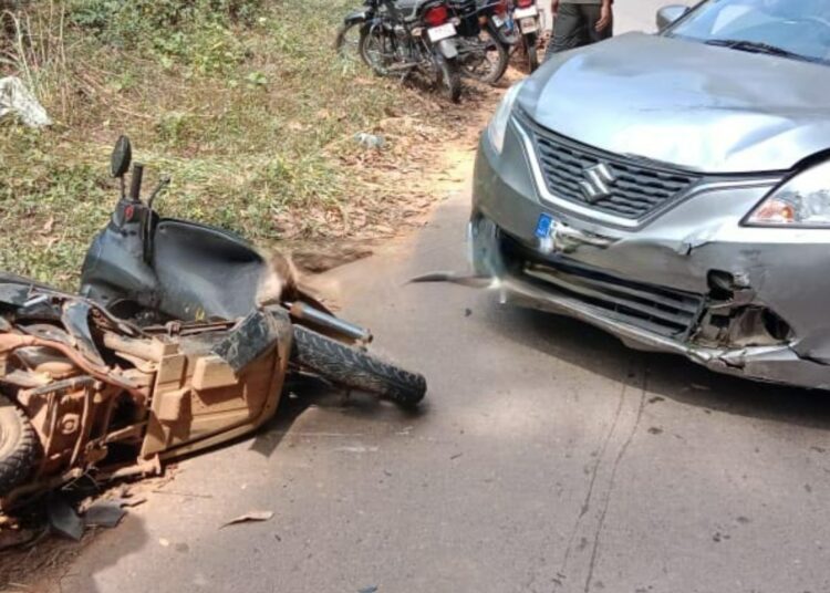 ಸುಳ್ಯ: ಕಾರು-ಸ್ಕೂಟಿ ಡಿಕ್ಕಿ , ಸ್ಕೂಟಿ ಸವಾರನಿಗೆ ಗಾಯ, ಆಸ್ಪತ್ರೆಗೆ ದಾಖಲು