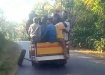 ಅಬ್ಬಾಬ್ಬ ! ವಾಹನ ಚಲಿಸುತ್ತಿದ್ದಾಗಲೇ ಕಳಚಿಕೊಂಡಿತು ಚಕ್ರ, ಮಕ್ಕಳು ಸೇರಿ ೧೫ ಜನರಿದ್ದ ಈ ಪಿಕ್ ಅಪ್ ಫೋಟೋ ವೈರಲ್, ಆಗಿದ್ದೇನು?