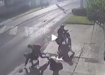 ತಲೆಕೆಳಗಾದ ದರೋಡೆಕೋರರ ಪ್ಲಾನ್..! ದಂಪತಿಯ ದೈರ್ಯಕ್ಕೆ ಎಲ್ಲೆಡೆ ಪ್ರಶಂಸೆ… ಇಲ್ಲಿದೆ ವೈರಲ್ ವಿಡಿಯೋ