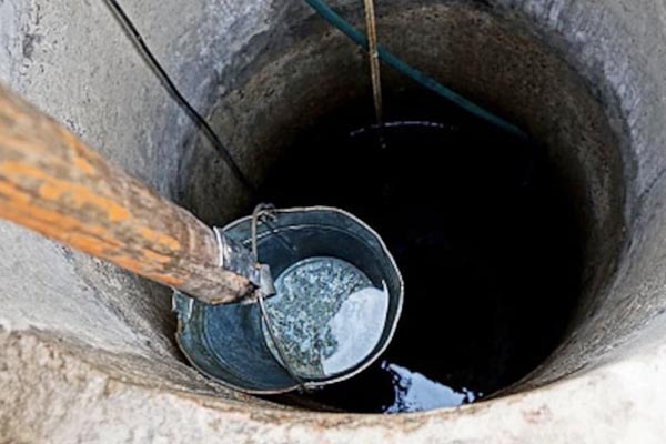 ತಾಯಿ ಮೊಬೈಲ್ ಕೊಡಲಿಲ್ಲ ಎಂಬ ಕಾರಣಕ್ಕೆ ಬಾವಿಗೆ ಹಾರಿ ಆತ್ಮಹತ್ಯೆ ಮಾಡಿಕೊಂಡ ವಿದ್ಯಾರ್ಥಿನಿ!