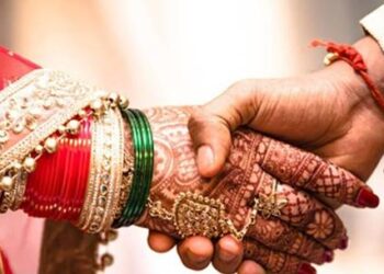 ಮುಸ್ಲಿಂ ವಧು-ವರರಿಗೆ ದೇಗುಲದಲ್ಲಿ ವಿವಾಹ,ಪಕ್ಕದಲ್ಲೇ ಮಸೀದಿ ಇದ್ದರೂ ಹಿಂದೂ ಸಂಪ್ರದಾಯದಂತೆ ವಿವಾಹ