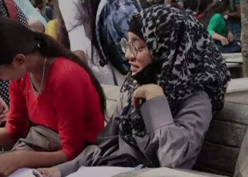 ಬೆಂಗಳೂರು: ಹಿಜಾಬ್ ಧರಿಸಿ ಪಿಯುಸಿ ಪರೀಕ್ಷೆ ಬರೆಯಲು ಪಟ್ಟುಹಿಡಿದ ವಿದ್ಯಾರ್ಥಿನಿ! ಕೊನೆಗೂ ನಿರ್ಧಾರ ಬದಲಿಸಲು ಕಾರಣವೇನು?