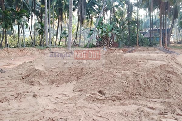 ಮರಳು ಮಾಫಿಯಾಕ್ಕೆ ಬಿಸಿ ಮುಟ್ಟಿಸಿದ ಪೊಲೀಸರು; ಟಿಪ್ಪರ್, ಮರಳು ವಶ