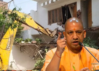 ಕೊಲೆ ಪ್ರಕರಣದ ಸಾಕ್ಷಿಯೊಬ್ಬರ ಹತ್ಯೆ ಪ್ರಕರಣ: ಬುಲ್ಡೋಜರ್ ದಾಳಿ ಮಾಡಿ ಬಂಗಲೆ ಕೆಡವಿದ ಯೋಗಿ..!